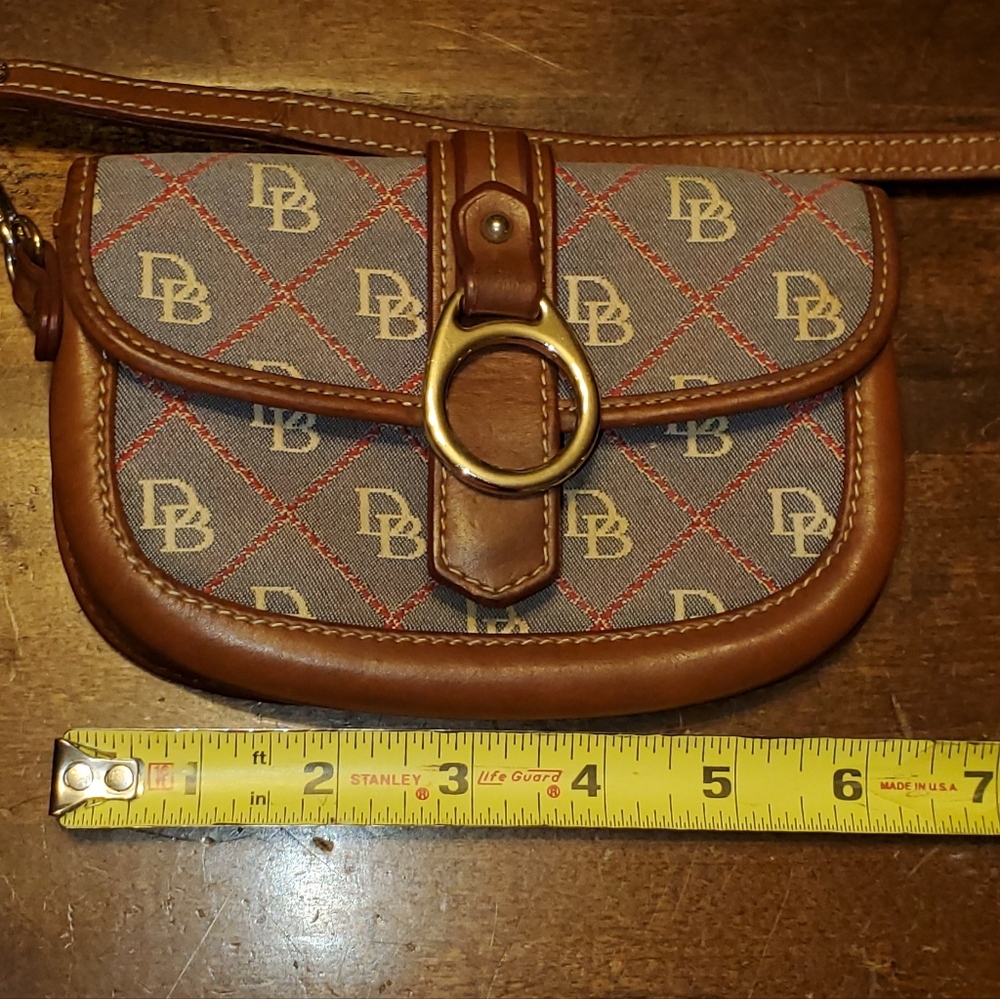 Dooney and bourke leather trim wristlet. - Picture 5 of 5